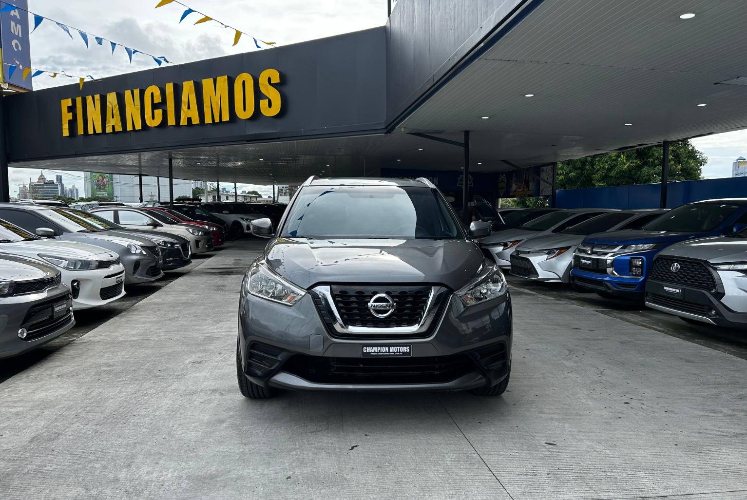 Nissan Kicks 2018 Manual color Gris, Imagen #2