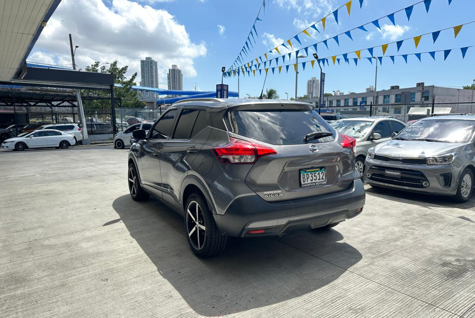 Nissan Kicks 2018 Manual color Gris, Imagen #6