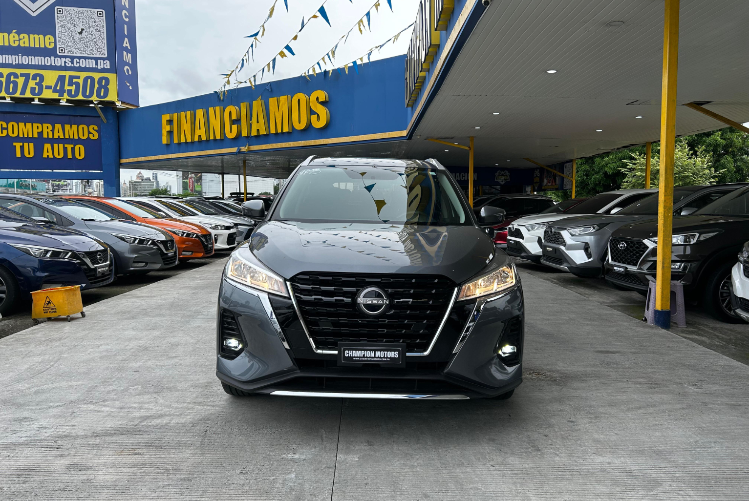 Nissan Kicks 2023 Automático color Gris, Imagen #2