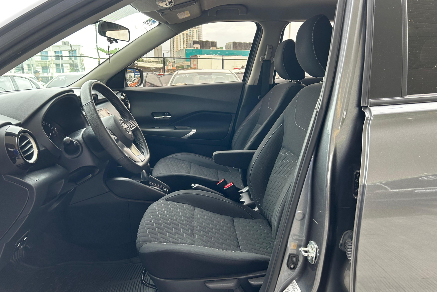Nissan Kicks 2023 Automático color Gris, Imagen #7