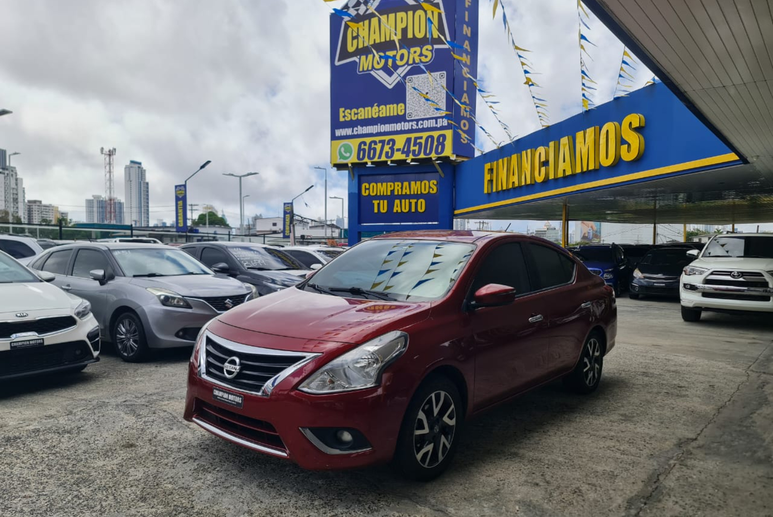 Nissan Versa 2017 Automático color Rojo, Imagen #1