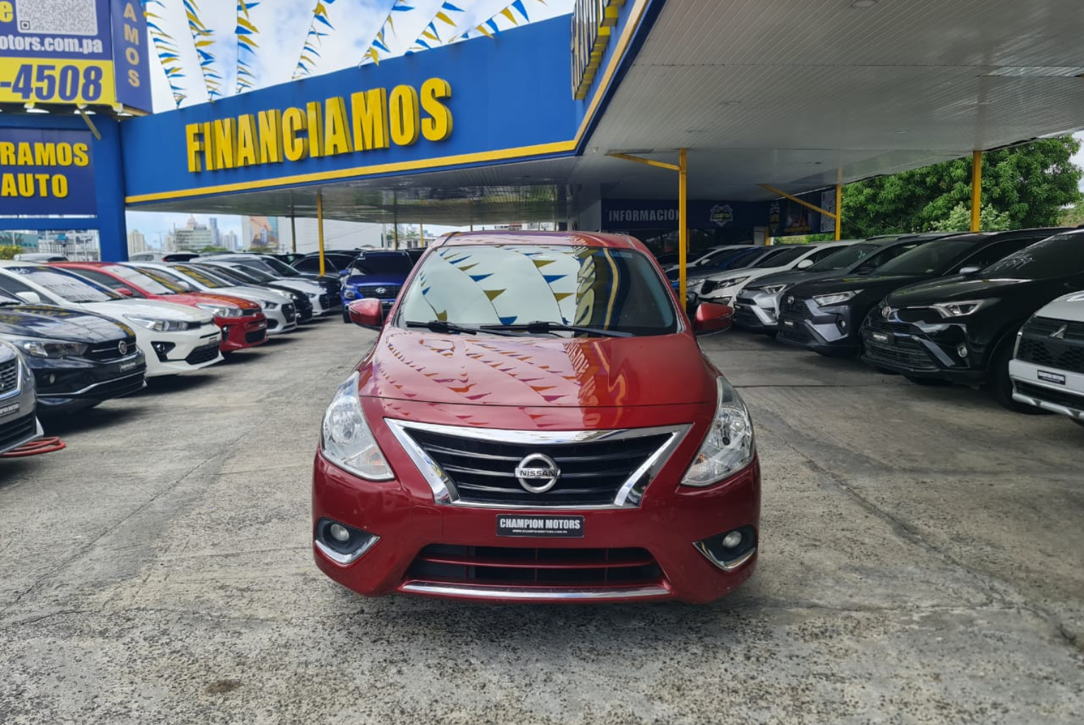 Nissan Versa 2017 Automático color Rojo, Imagen #2