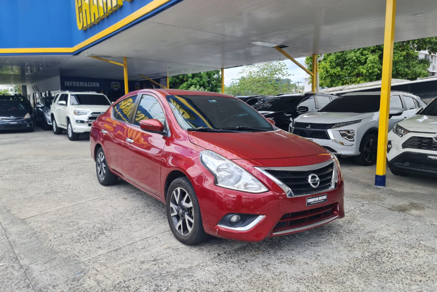 Nissan Versa 2017 Automático color Rojo, Imagen #3