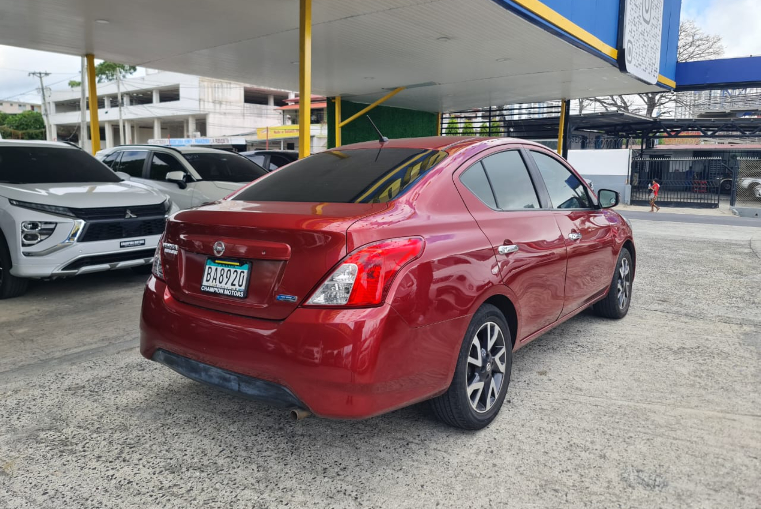 Nissan Versa 2017 Automático color Rojo, Imagen #4