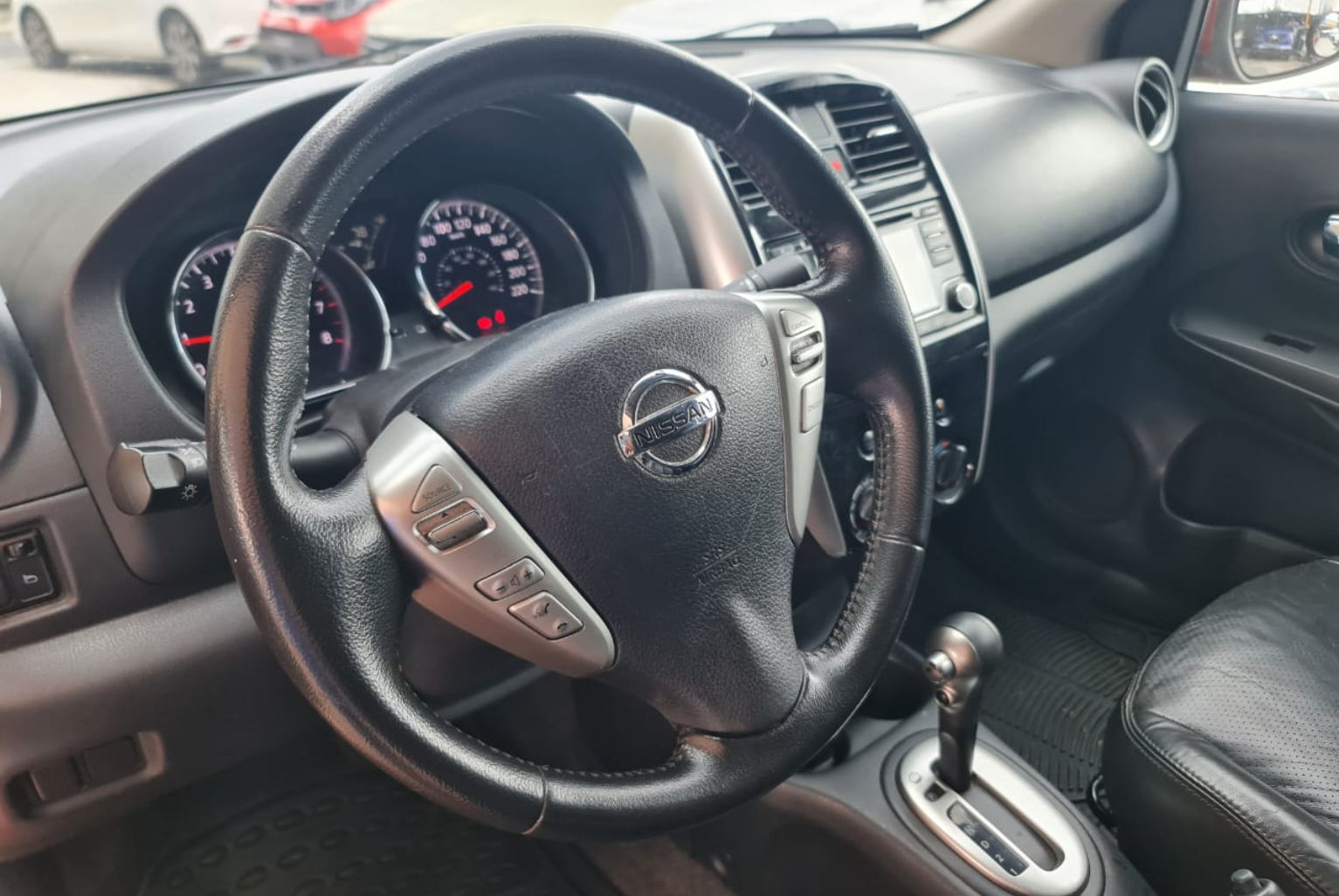 Nissan Versa 2017 Automático color Rojo, Imagen #7