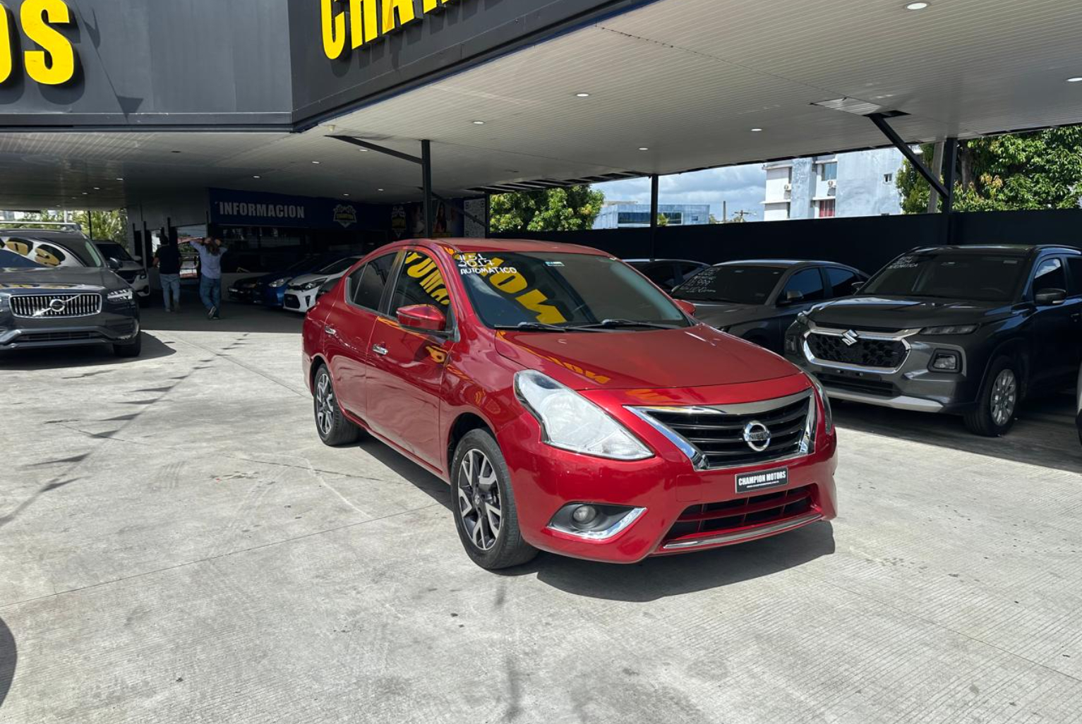 Nissan Versa 2017 Automático color Rojo, Imagen #3