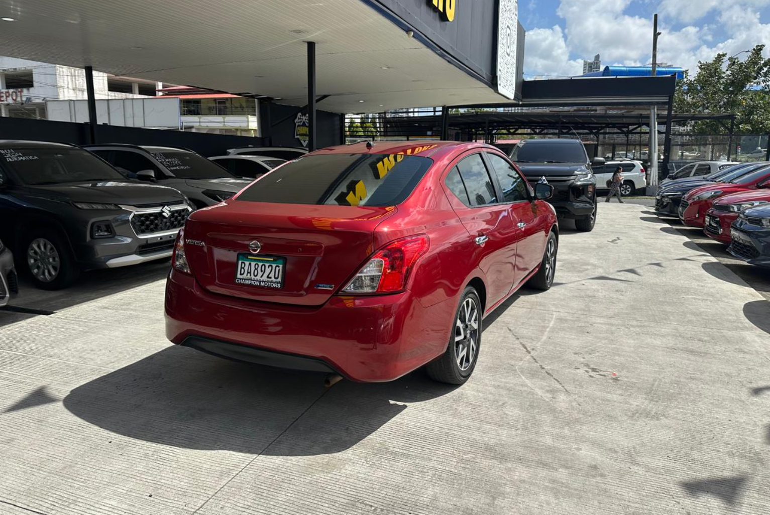 Nissan Versa 2017 Automático color Rojo, Imagen #4