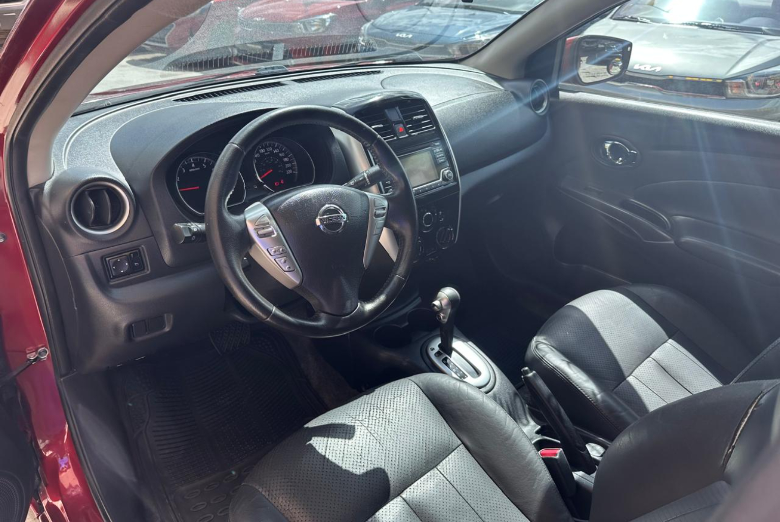 Nissan Versa 2017 Automático color Rojo, Imagen #7