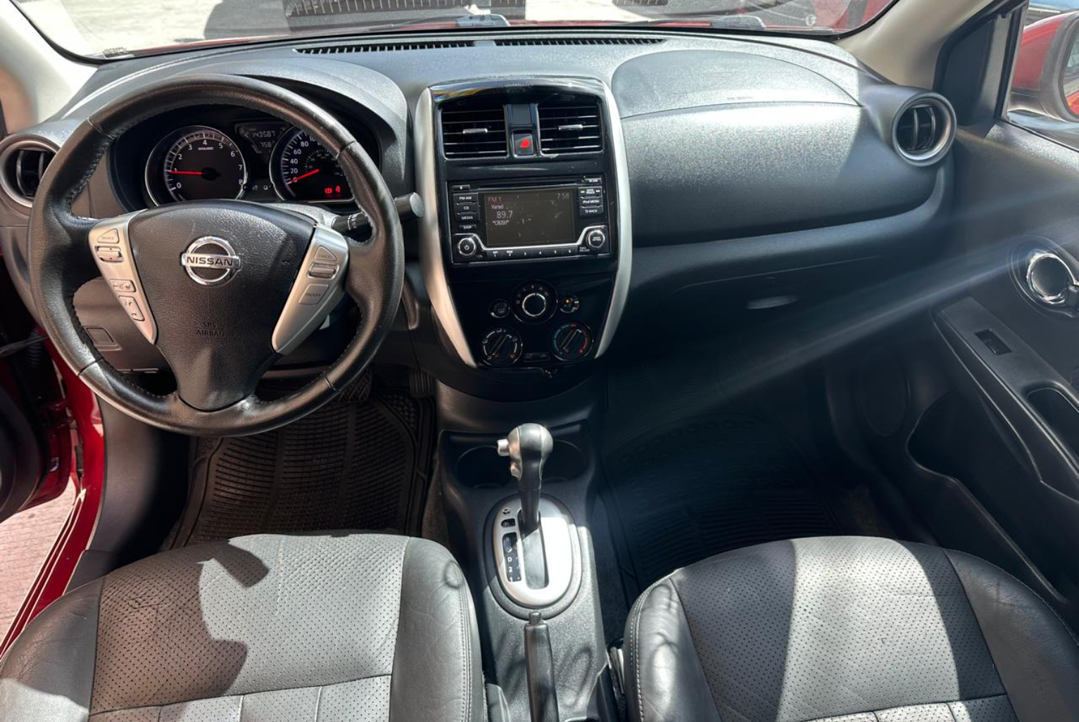 Nissan Versa 2017 Automático color Rojo, Imagen #9