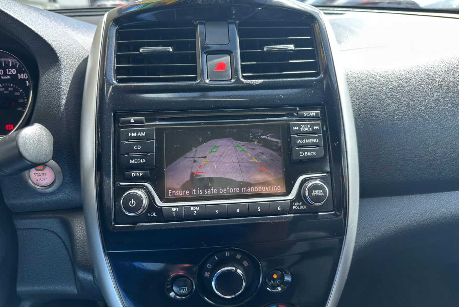 Nissan Versa 2017 Automático color Rojo, Imagen #12