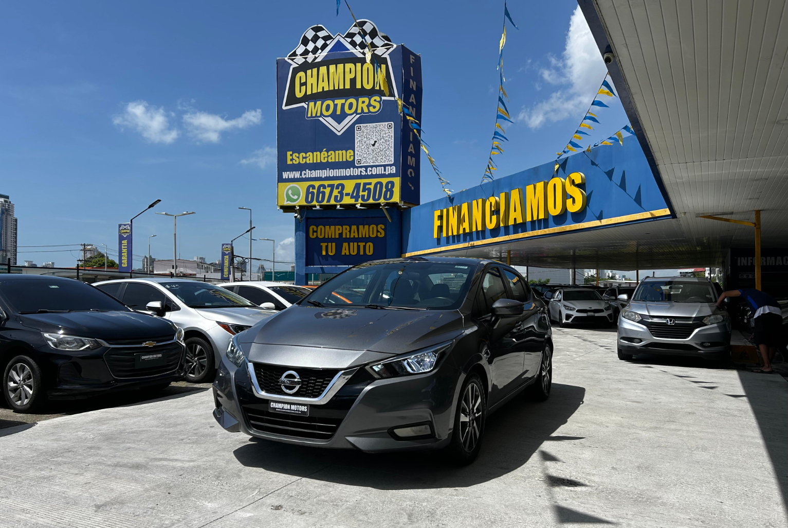 Nissan Versa 2020 Automático color Gris, Imagen #1