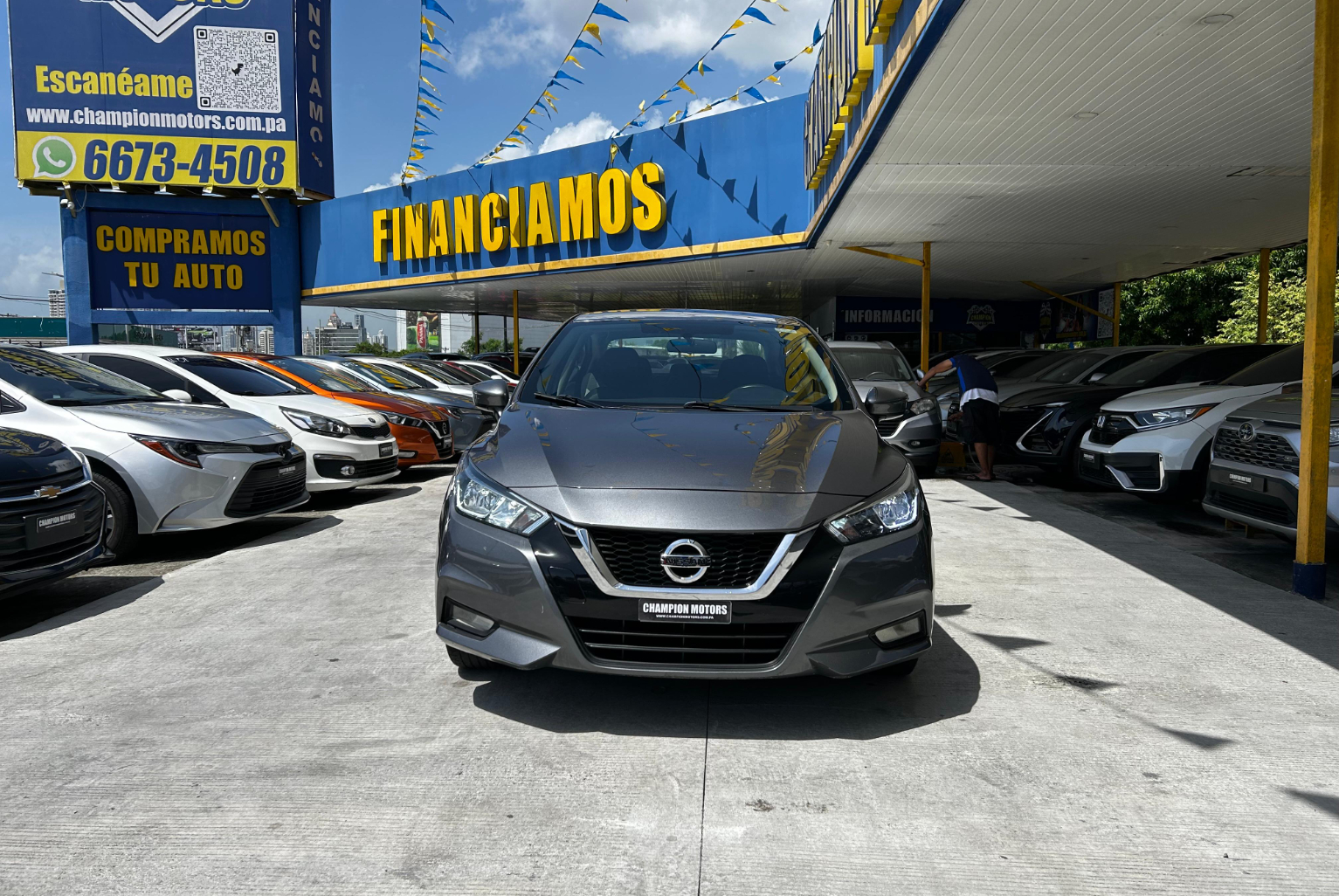 Nissan Versa 2020 Automático color Gris, Imagen #2