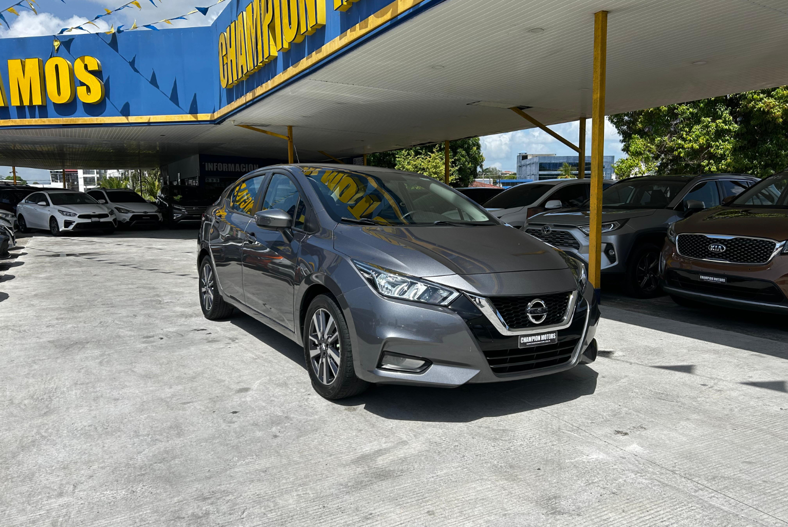 Nissan Versa 2020 Automático color Gris, Imagen #3