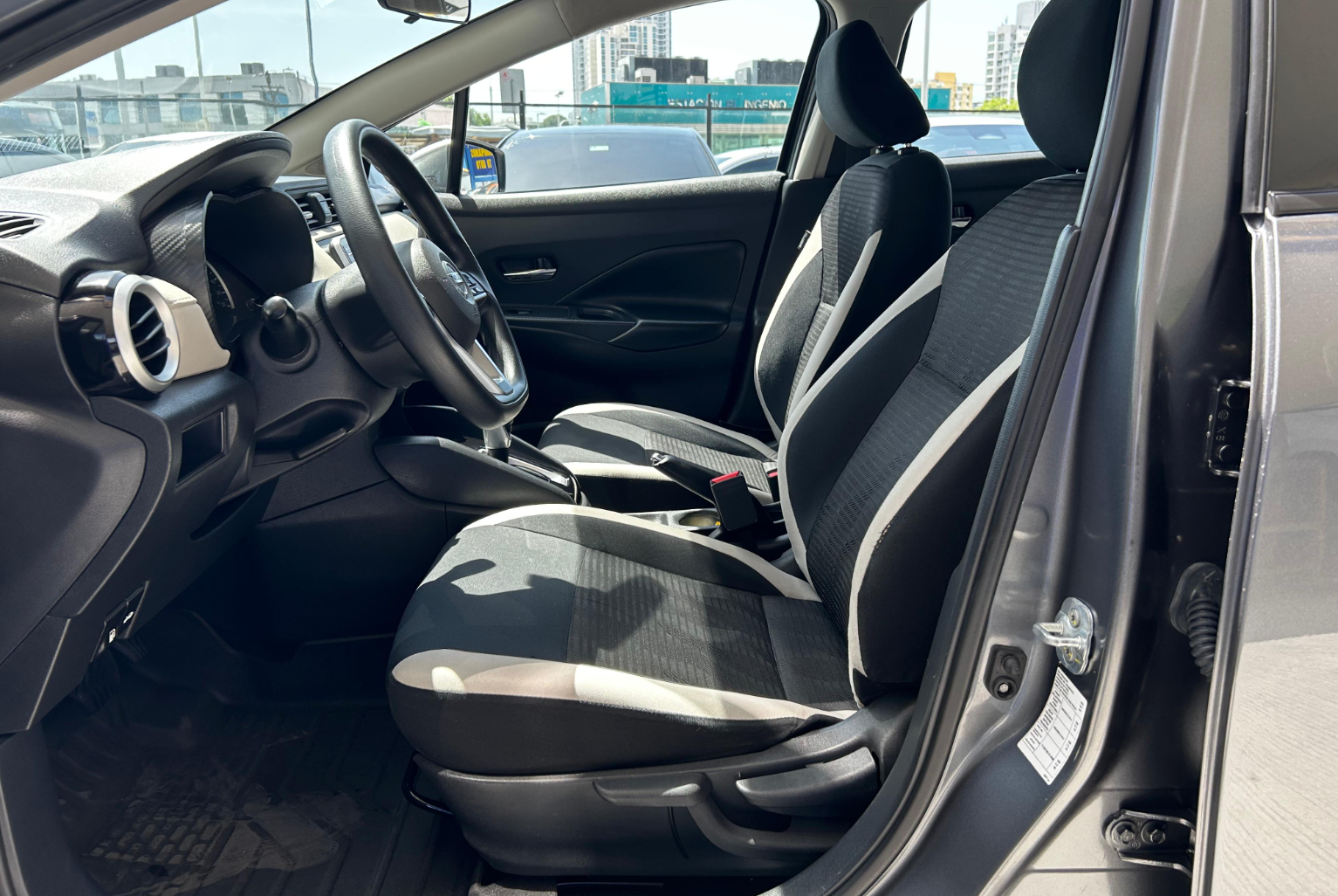 Nissan Versa 2020 Automático color Gris, Imagen #7