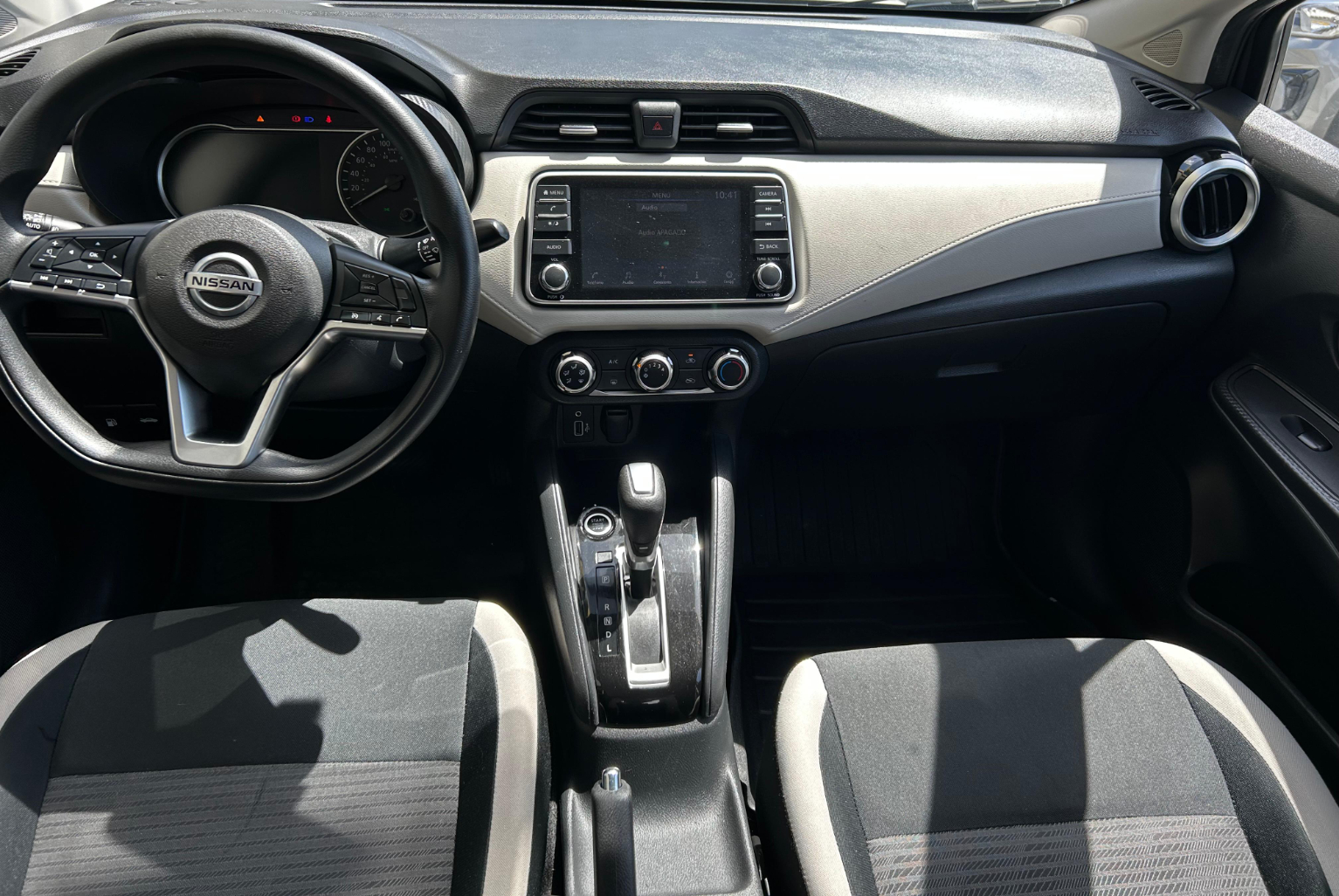 Nissan Versa 2020 Automático color Gris, Imagen #8