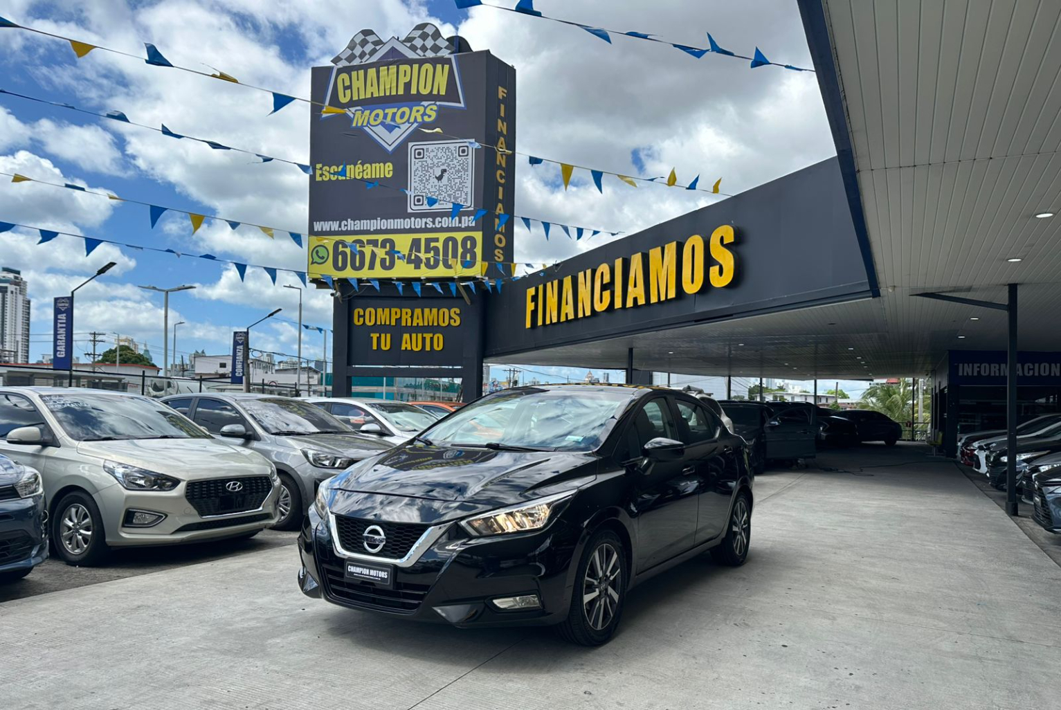 Nissan Versa 2020 Automático color Negro, Imagen #1