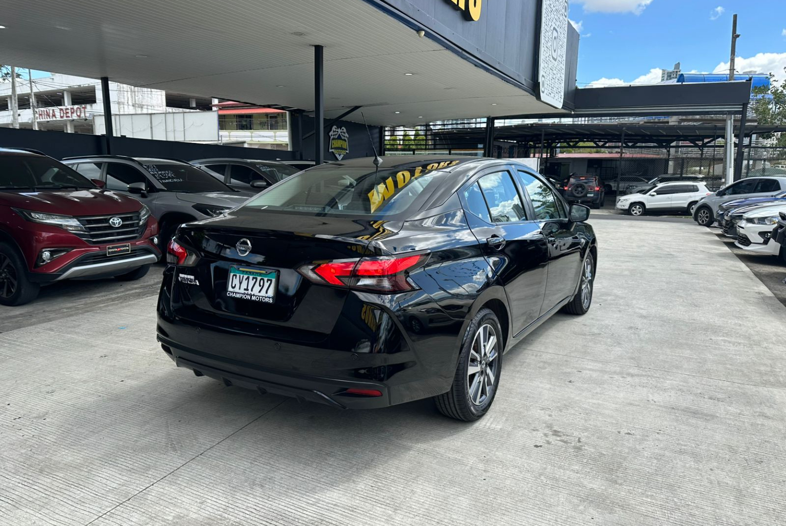 Nissan Versa 2020 Automático color Negro, Imagen #4