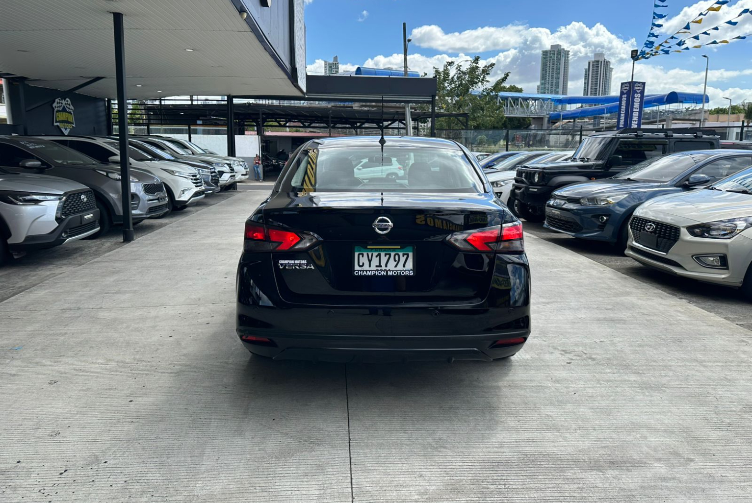 Nissan Versa 2020 Automático color Negro, Imagen #5