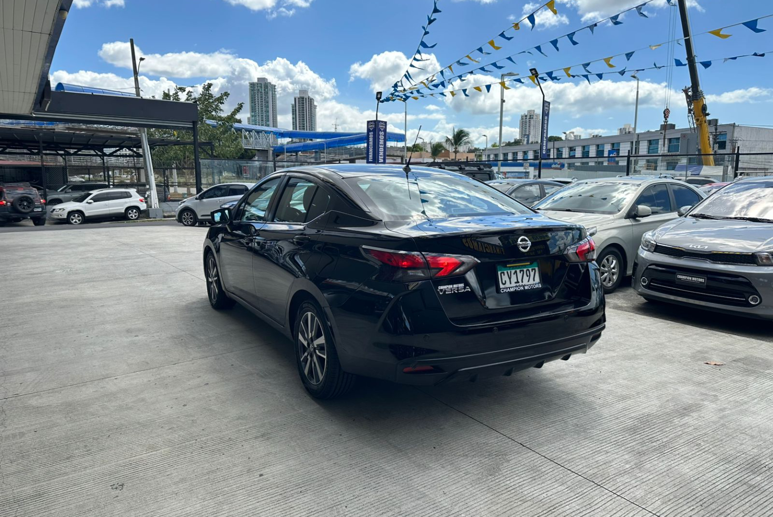 Nissan Versa 2020 Automático color Negro, Imagen #6