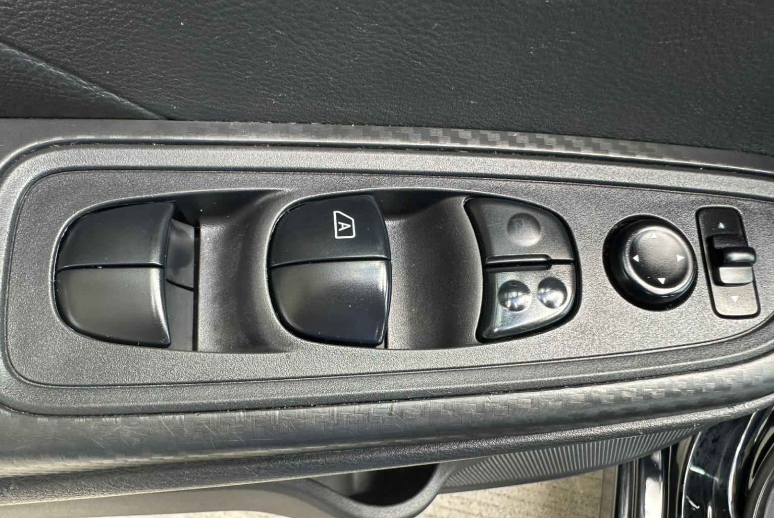 Nissan Versa 2020 Automático color Negro, Imagen #12