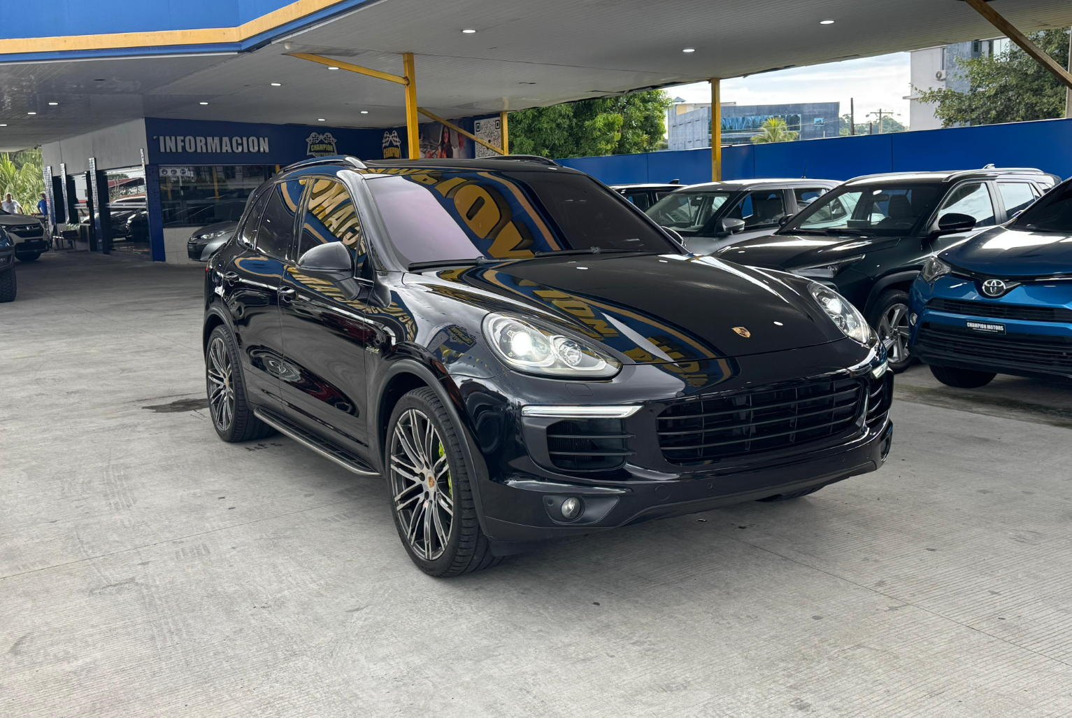 Porsche Cayenne 2015 Automático color Negro, Imagen #3