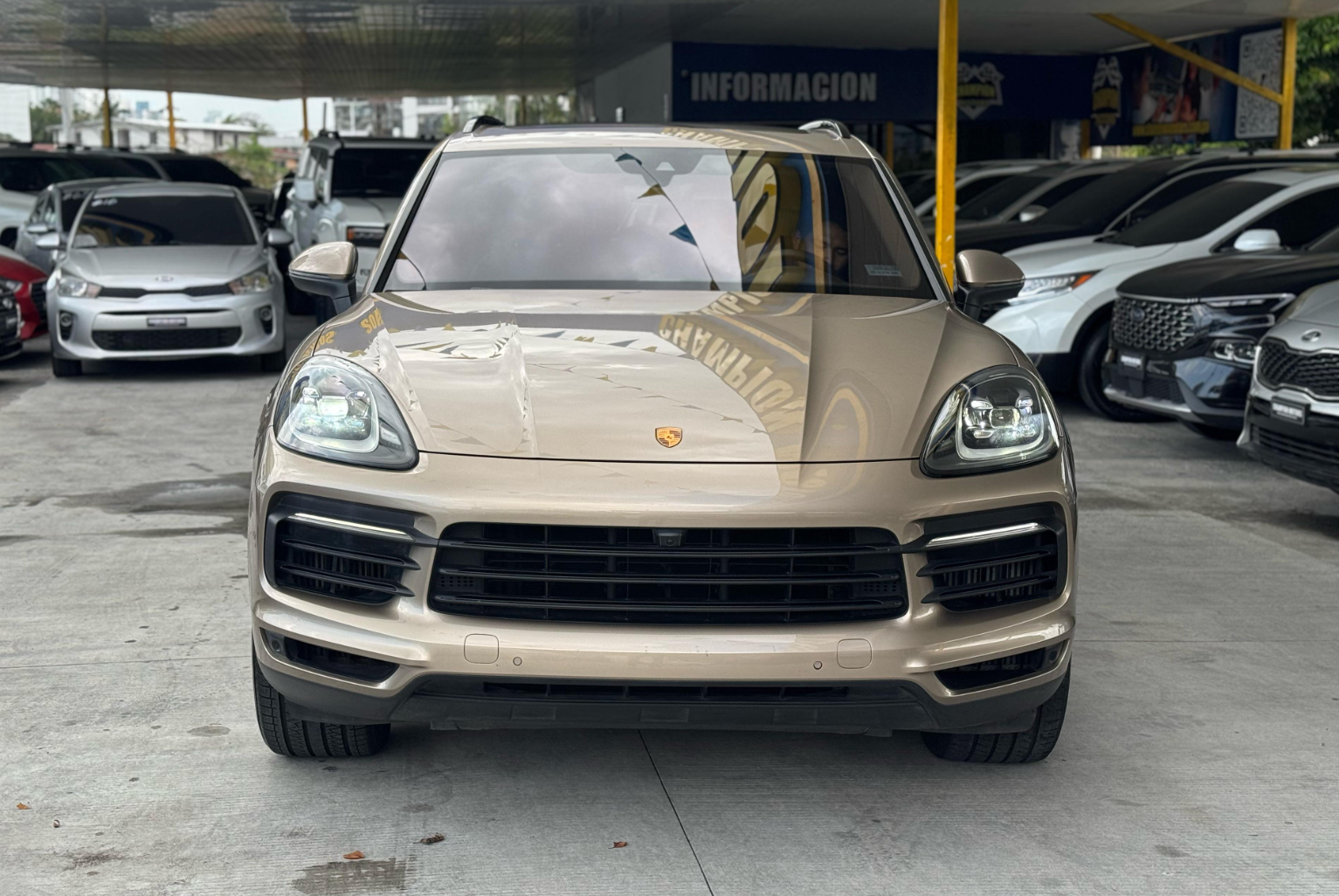 Porsche Cayenne 2019 Automático color Beige, Imagen #2
