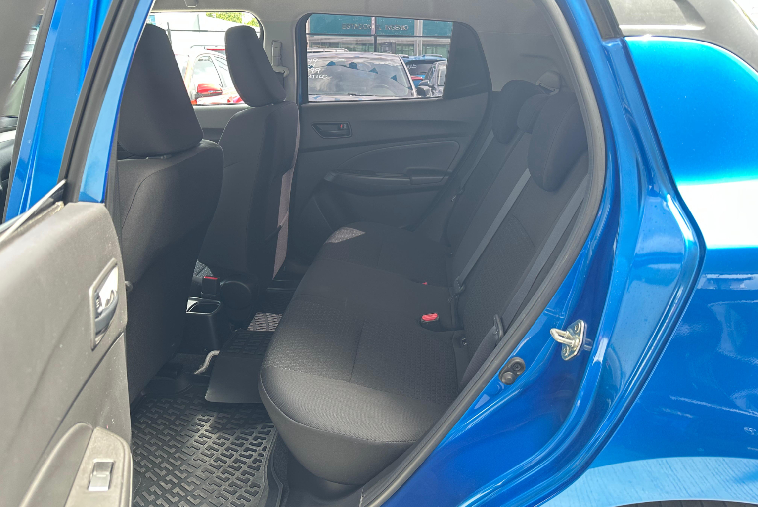 Suzuki Swift 2024 Automático color Azul, Imagen #10