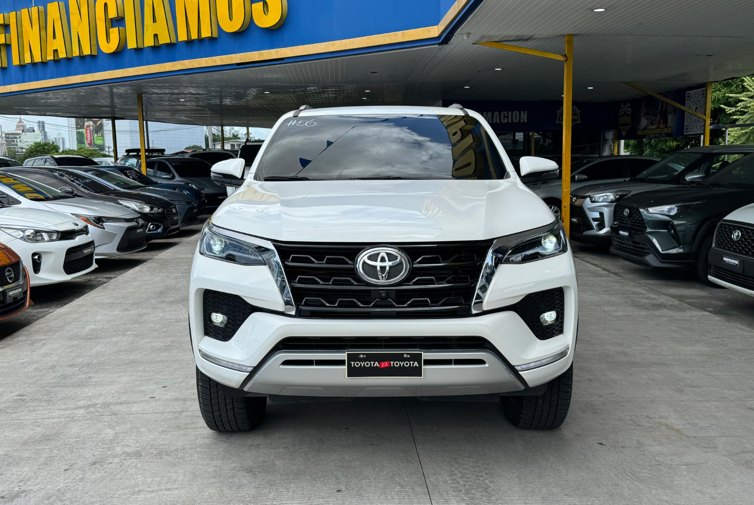 Toyota Fortuner 2024 Automático color Blanco, Imagen #2