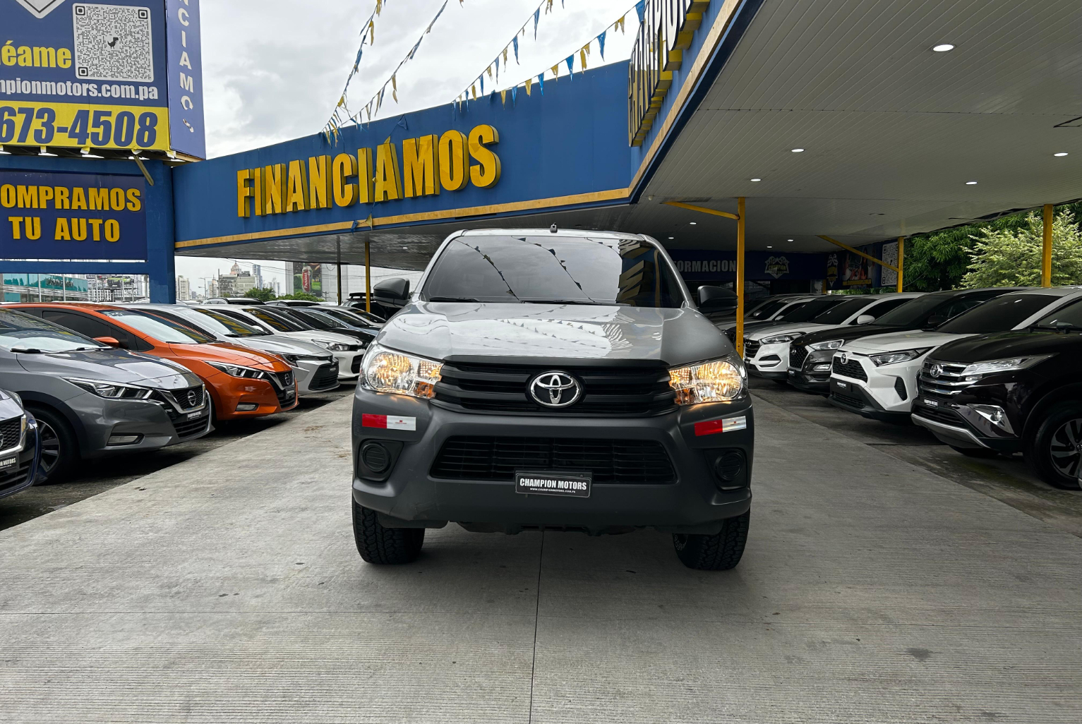 Toyota Hilux 2023 Manual color Plateado, Imagen #2