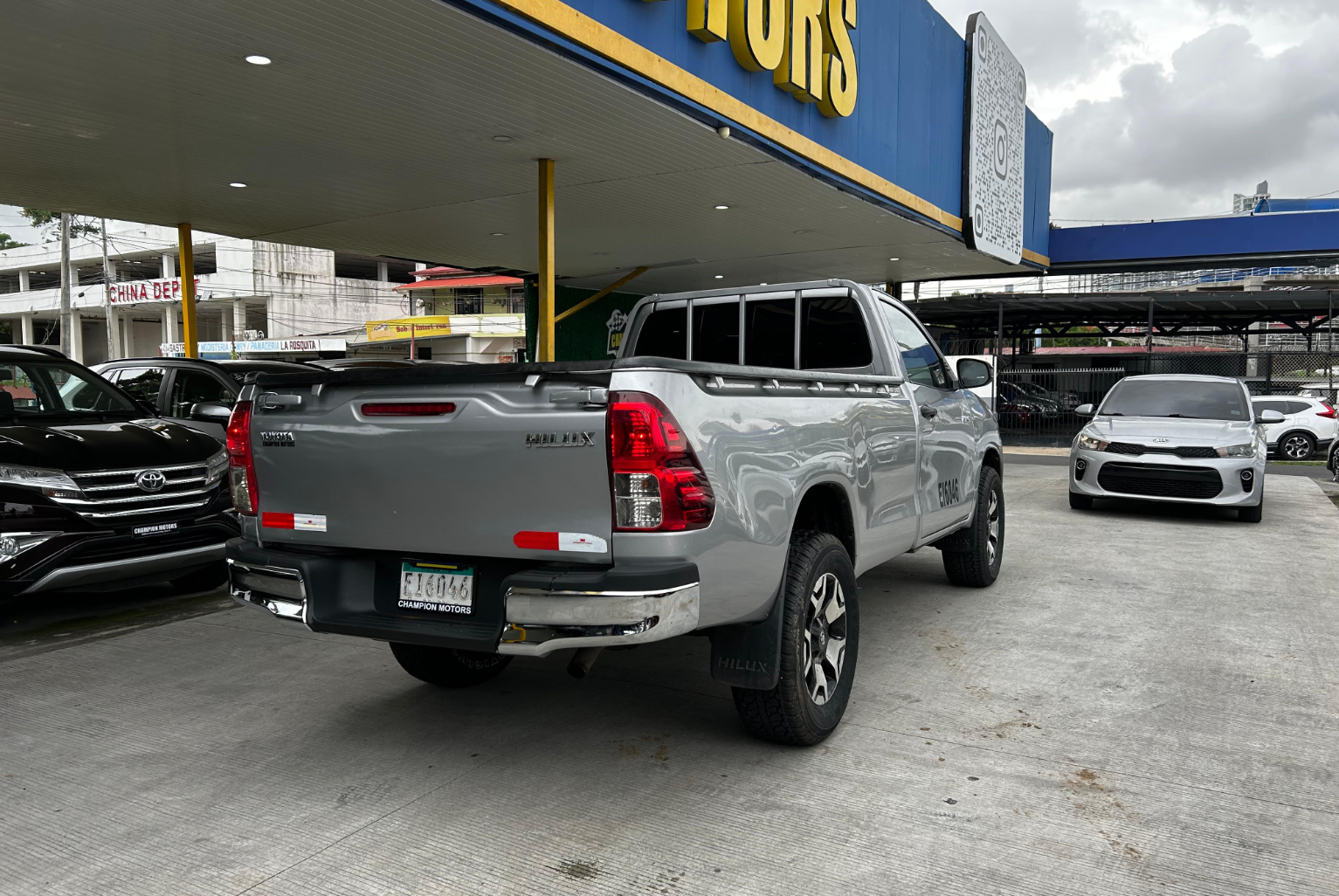 Toyota Hilux 2023 Manual color Plateado, Imagen #4