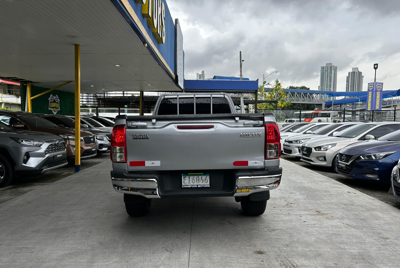Toyota Hilux 2023 Manual color Plateado, Imagen #5