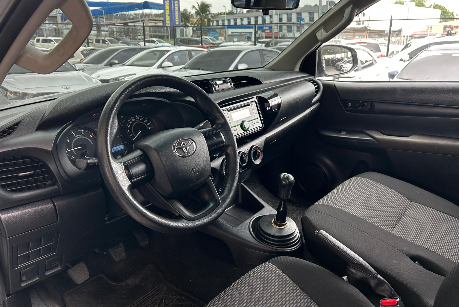 Toyota Hilux 2023 Manual color Plateado, Imagen #7
