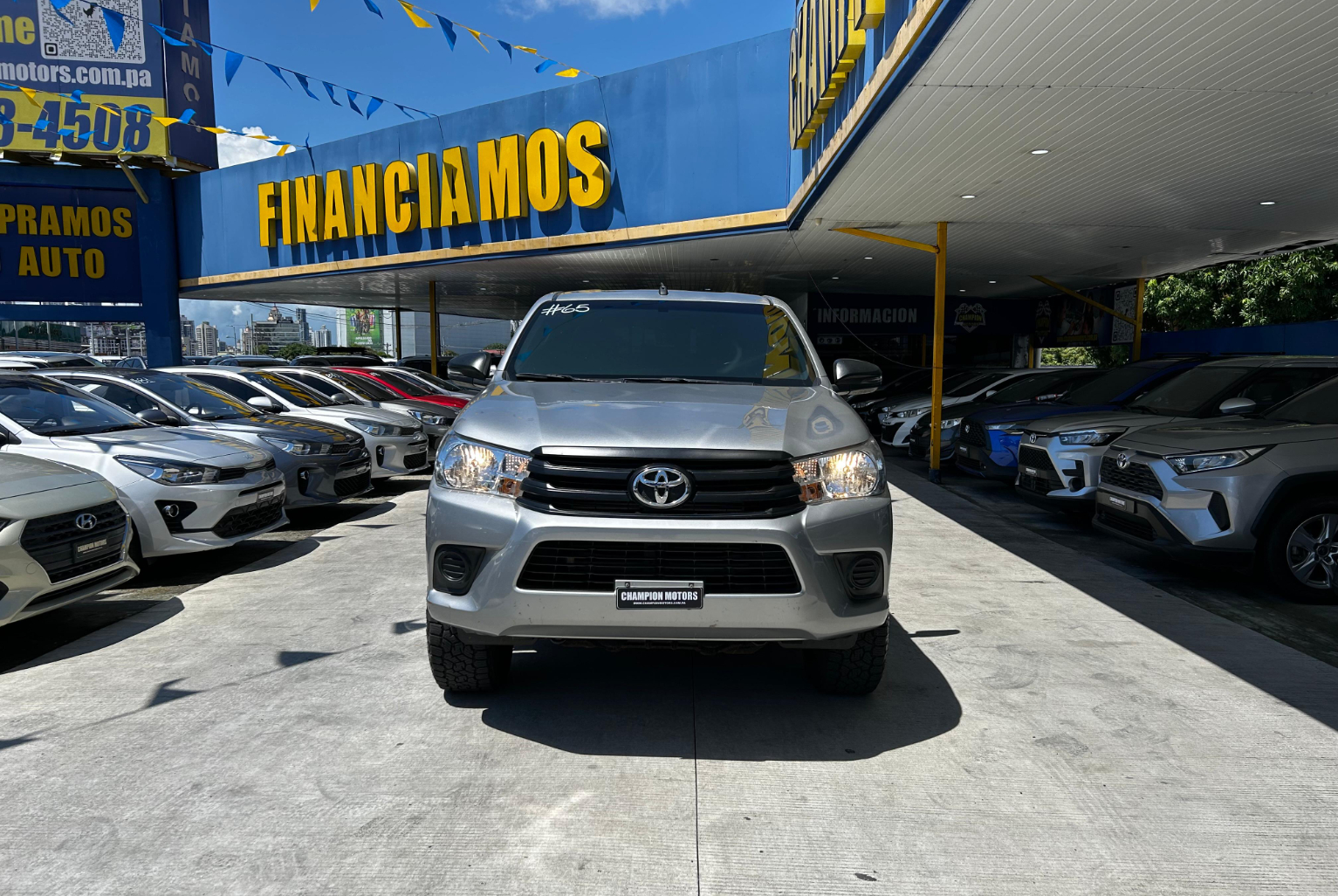 Toyota Hilux 2023 Manual color Plateado, Imagen #2