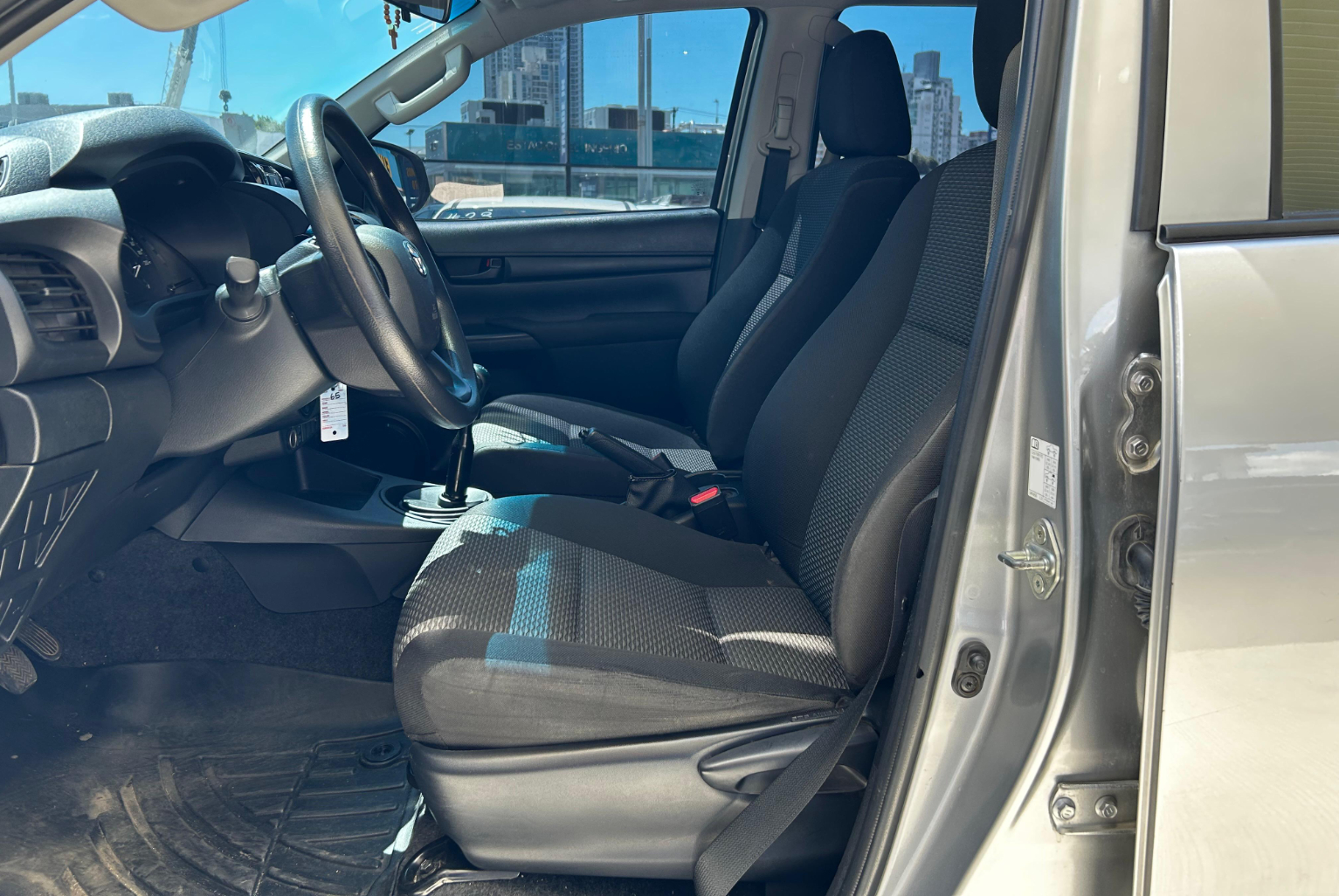 Toyota Hilux 2023 Manual color Plateado, Imagen #8