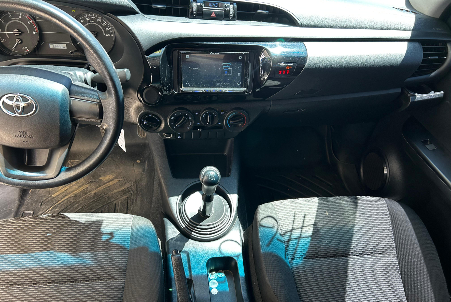 Toyota Hilux 2023 Manual color Plateado, Imagen #9