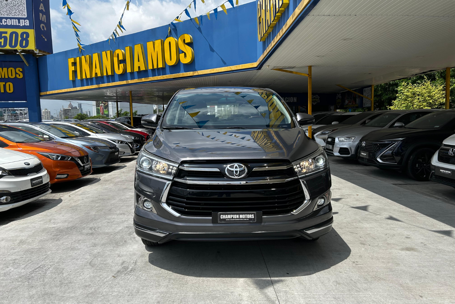 Toyota Innova 2021 Automático color Gris, Imagen #2