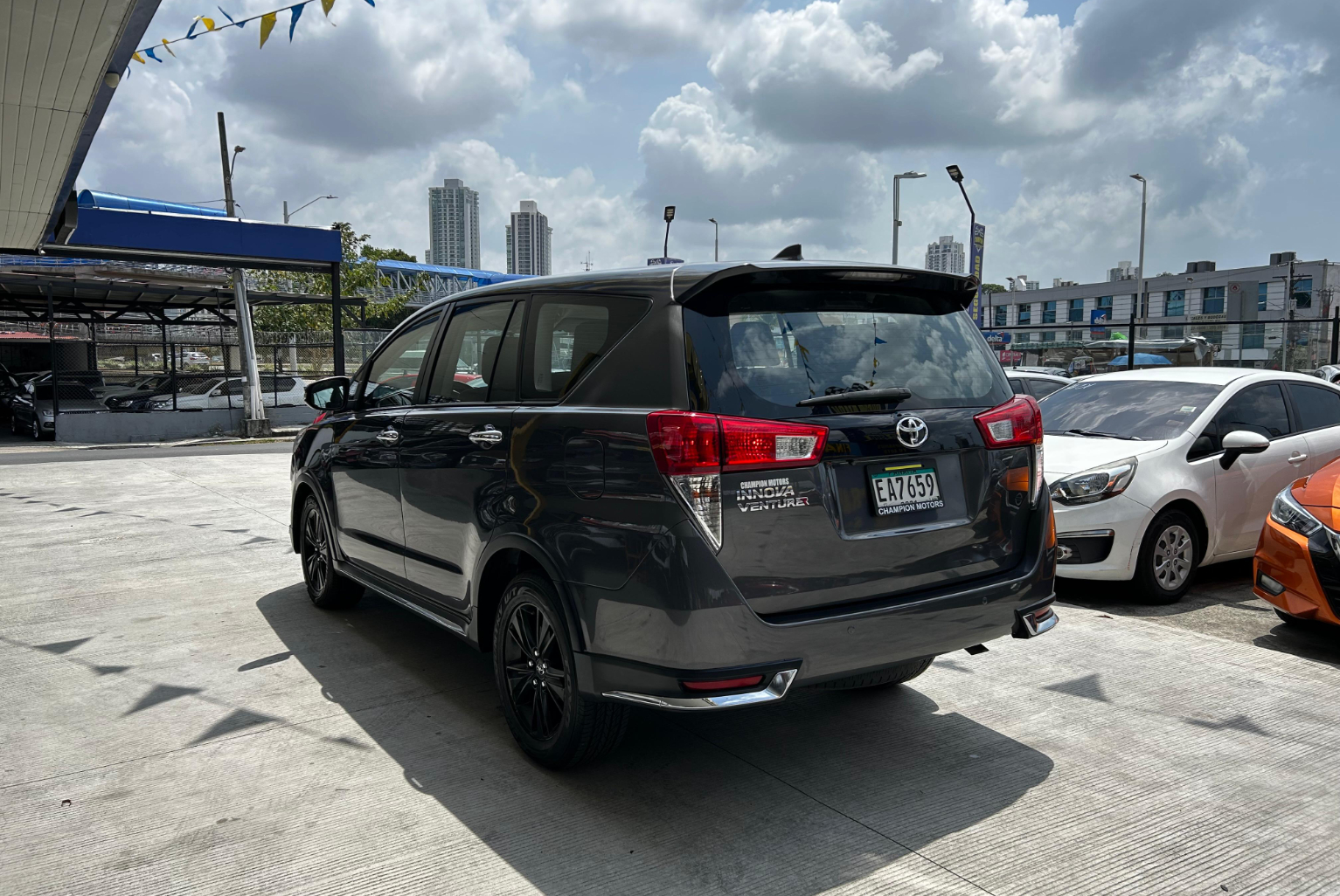 Toyota Innova 2021 Automático color Gris, Imagen #6