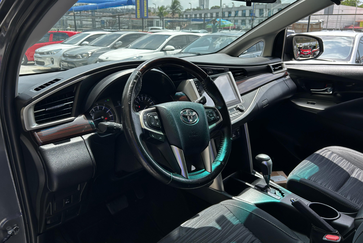 Toyota Innova 2021 Automático color Gris, Imagen #7
