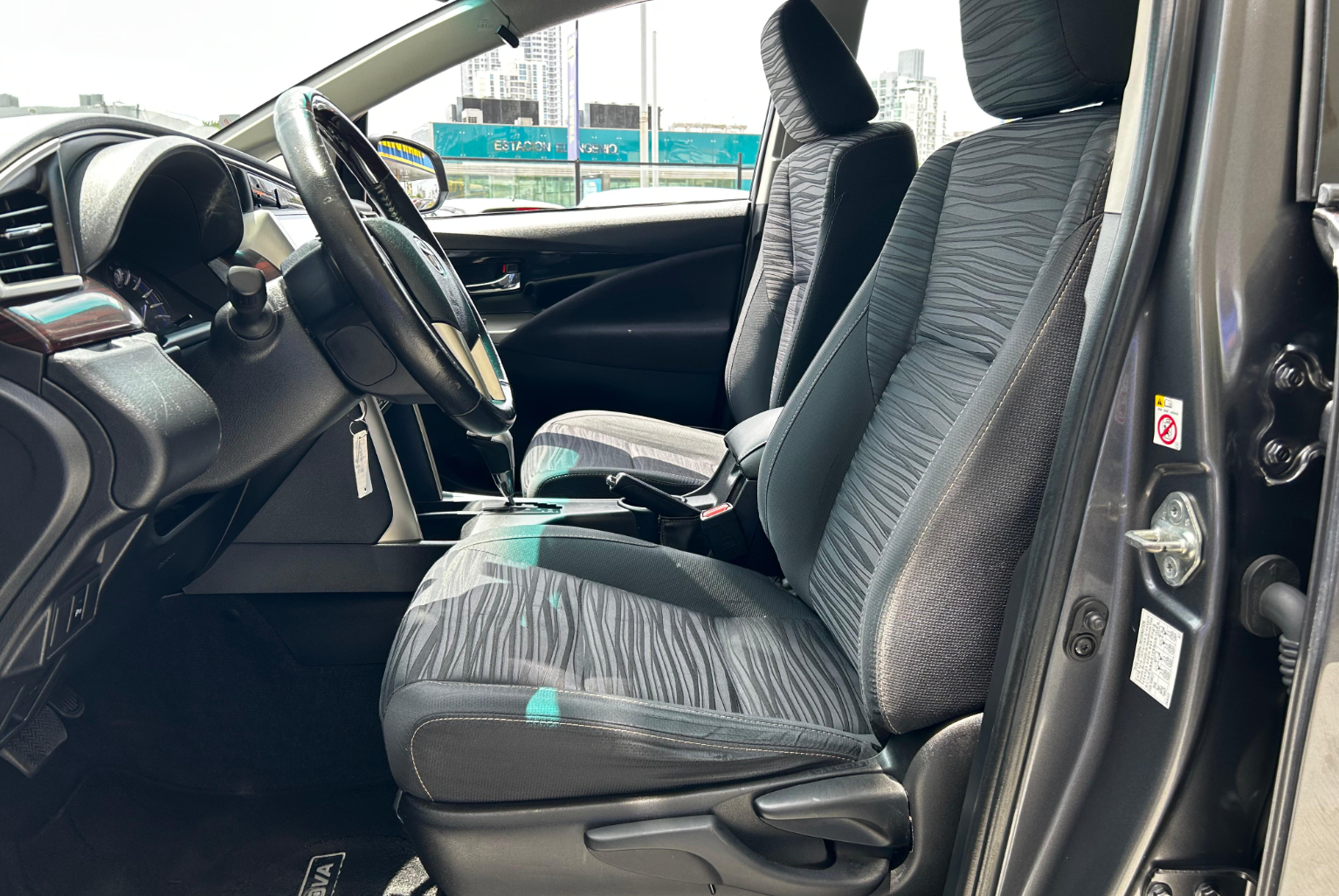 Toyota Innova 2021 Automático color Gris, Imagen #8