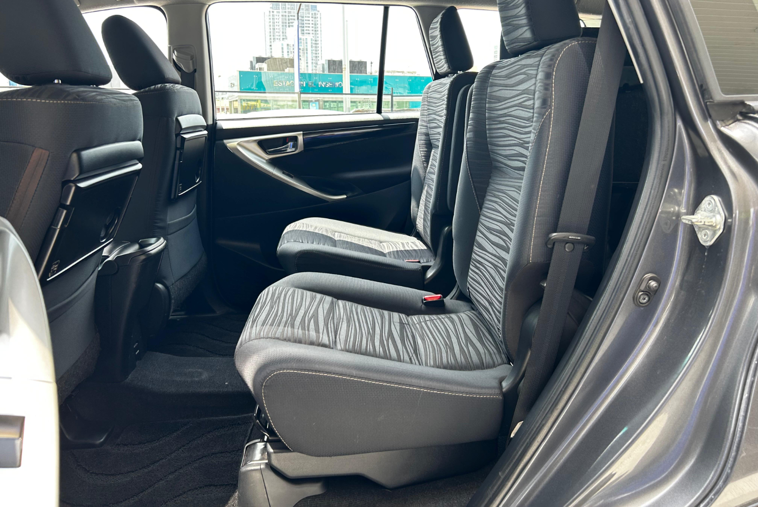 Toyota Innova 2021 Automático color Gris, Imagen #9