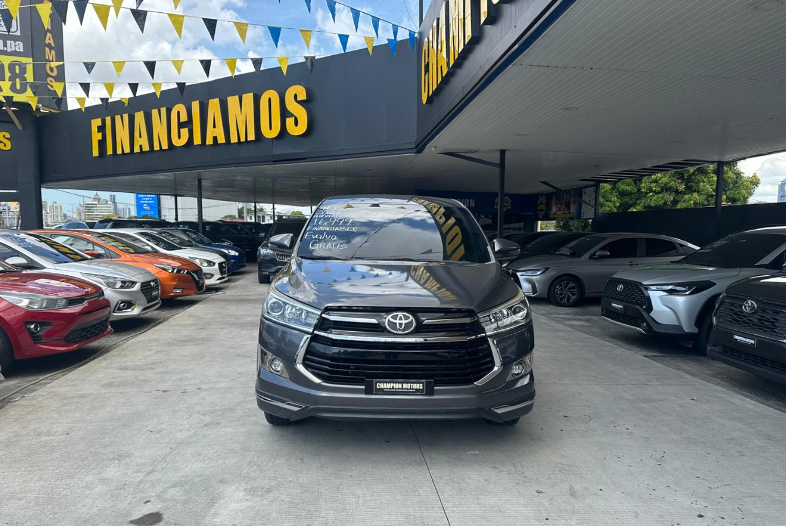 Toyota Innova 2021 Automático color Gris, Imagen #2