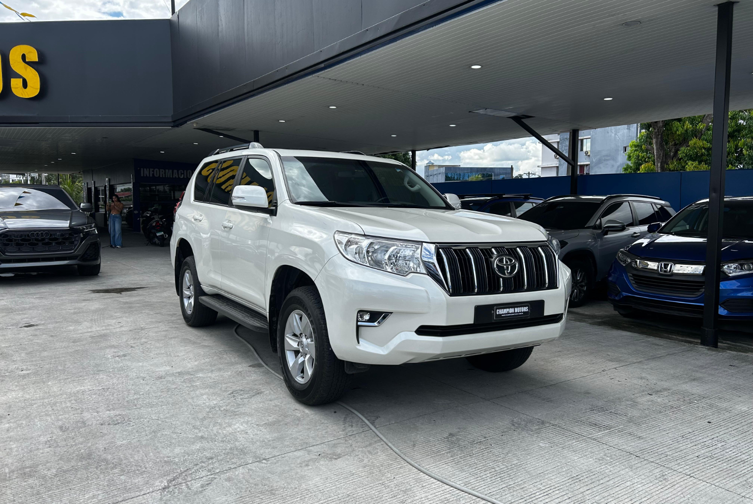 Toyota Prado 2023 Automático color Blanco, Imagen #3