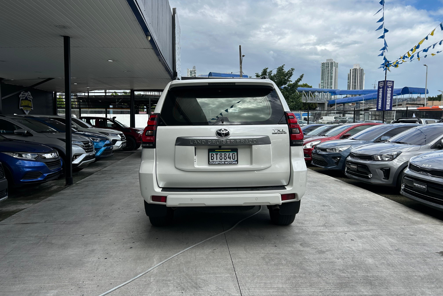 Toyota Prado 2023 Automático color Blanco, Imagen #5