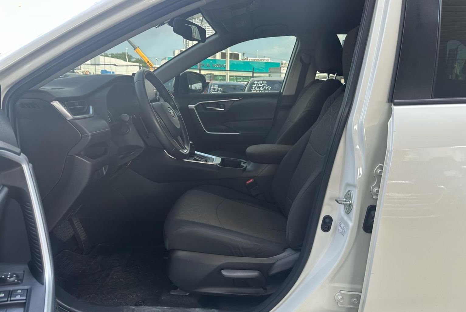Toyota RAV4 2022, Foto 8