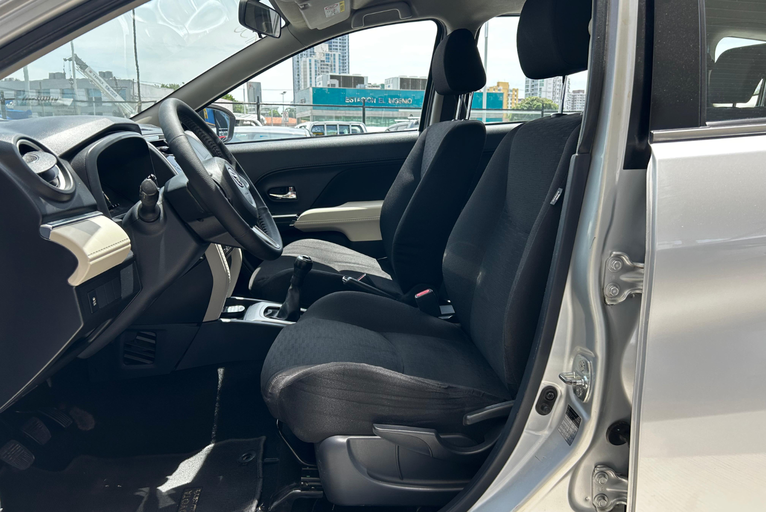 Toyota Rush 2019 Manual color Plateado, Imagen #7