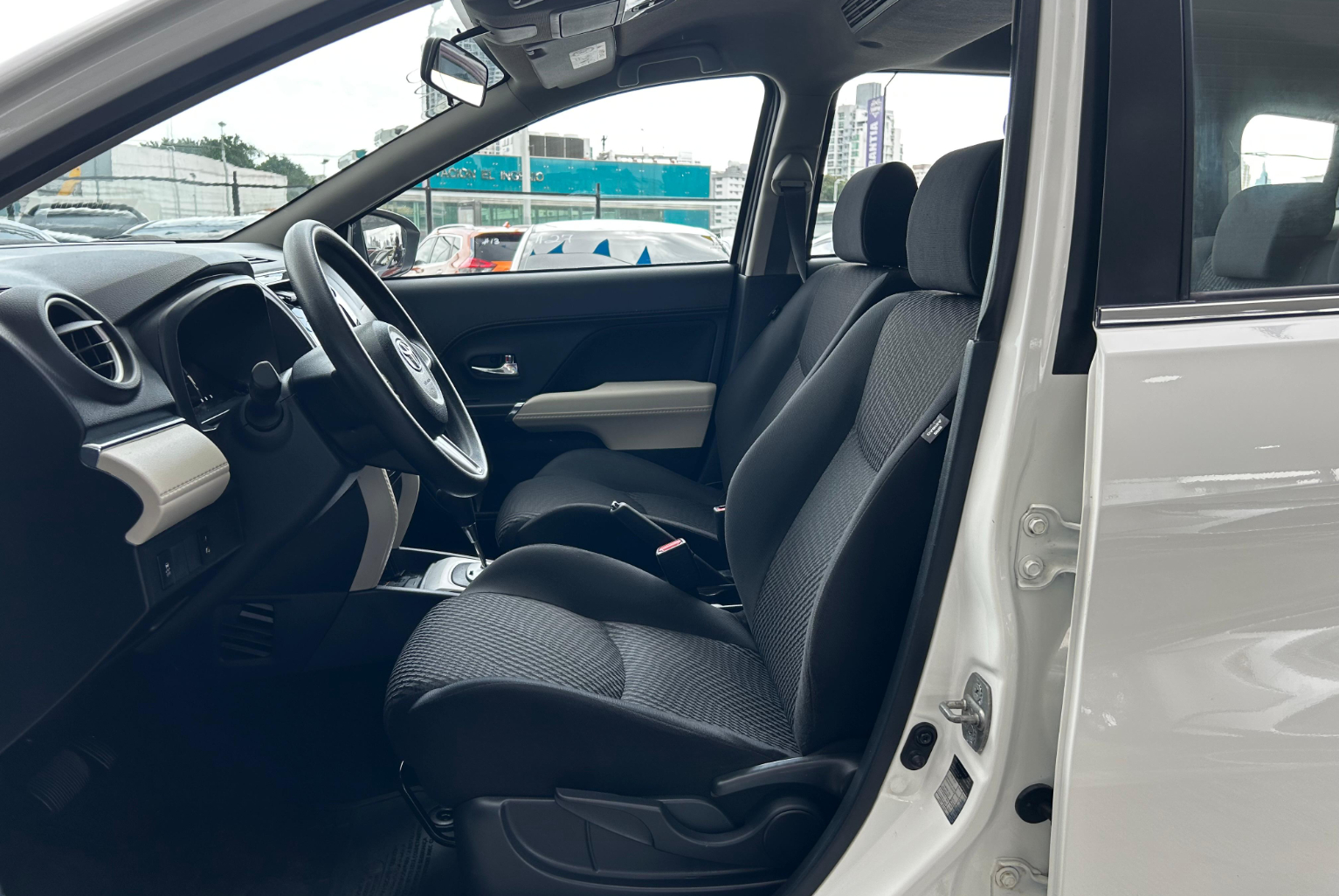 Toyota Rush 2024 Automático color Blanco, Imagen #7