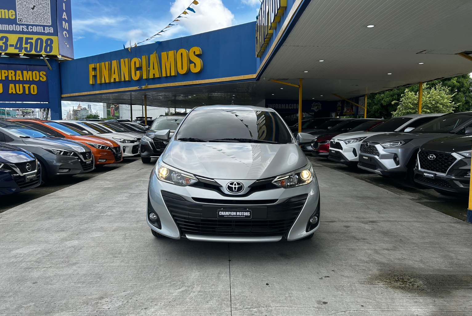 Toyota Yaris 2019 Automático color Plateado, Imagen #2