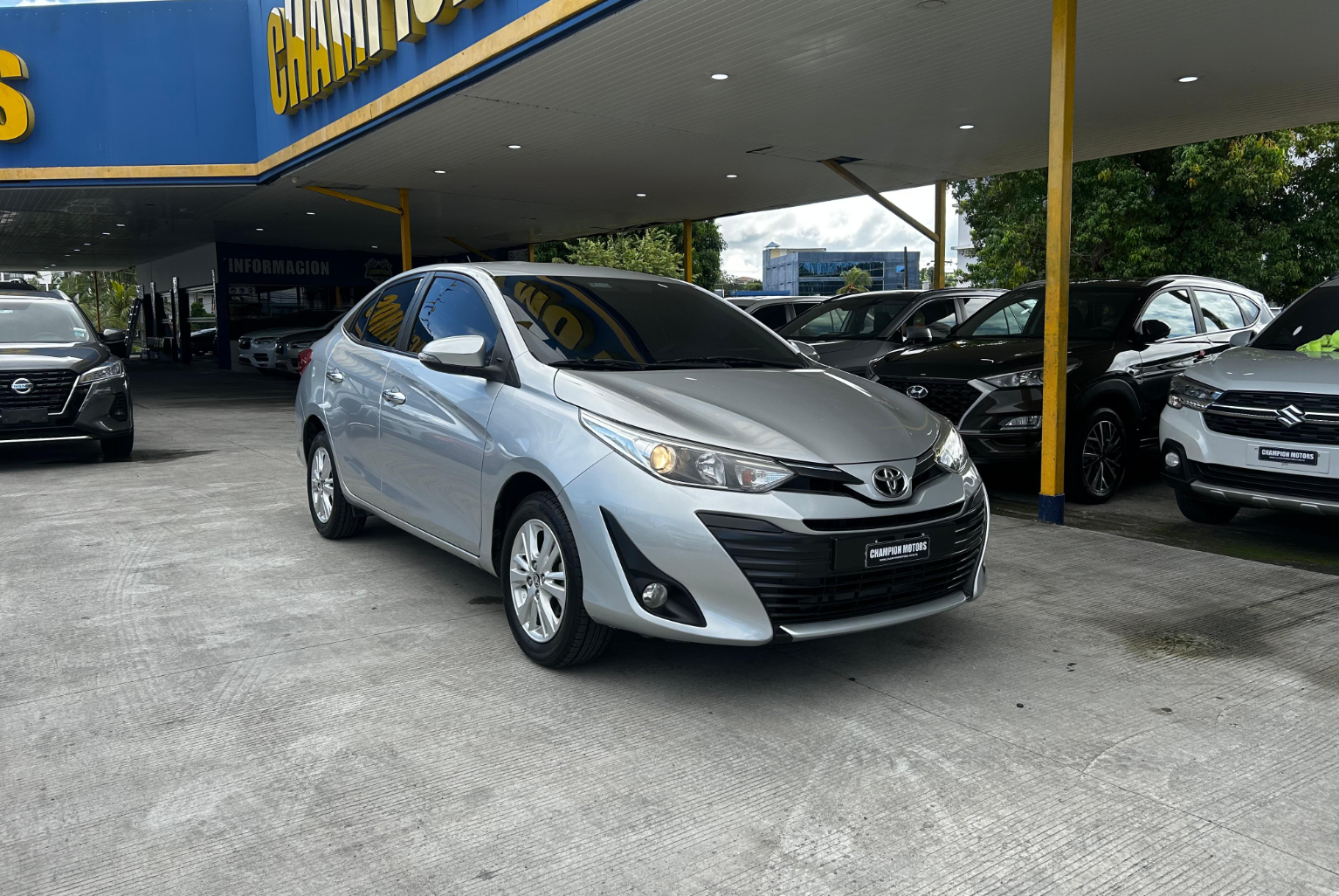Toyota Yaris 2019 Automático color Plateado, Imagen #3