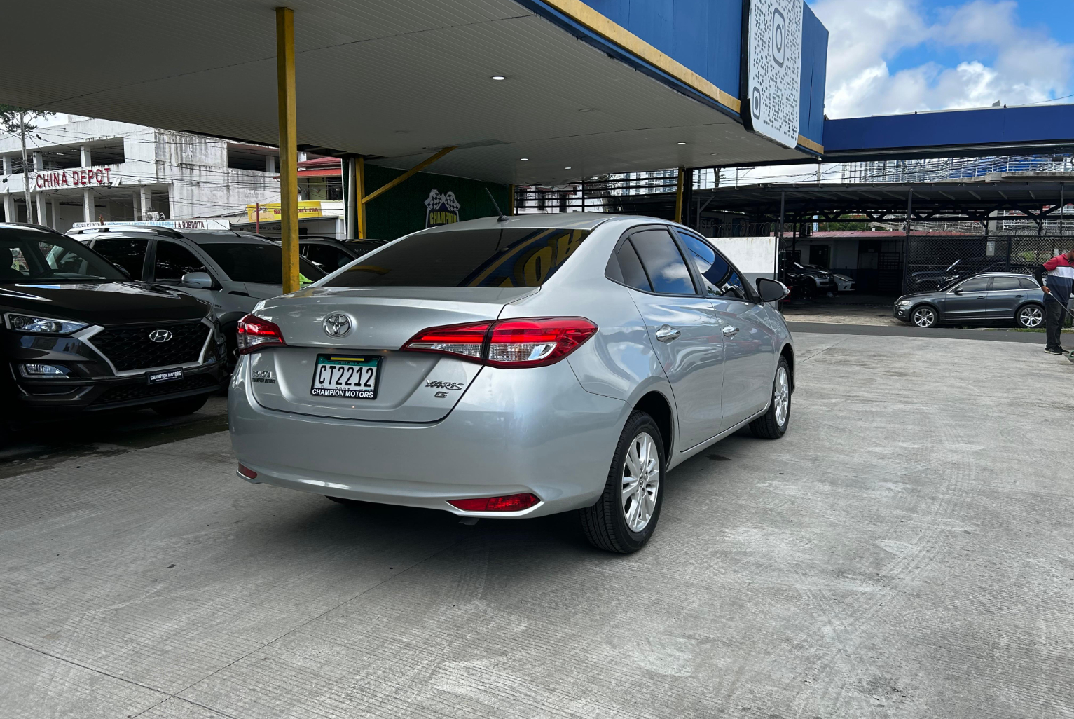 Toyota Yaris 2019 Automático color Plateado, Imagen #4