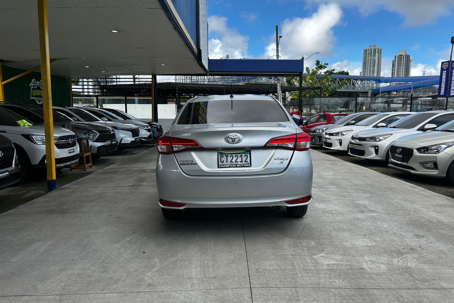 Toyota Yaris 2019 Automático color Plateado, Imagen #5